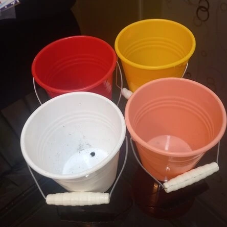 گلدان پلاستیکی طرح فلزی