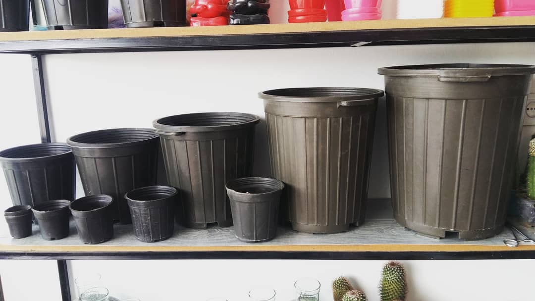 گلدان‌ های پلاستیکی زباله ای