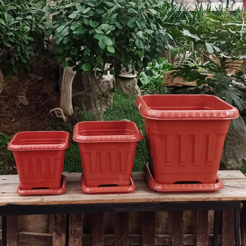 گلدان های پلاستیکی بزرگ برای باغچه