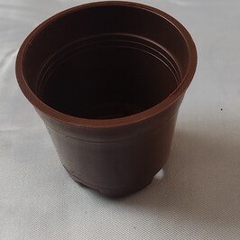 گلدان‌ های پلاستیکی قهوه‌ای