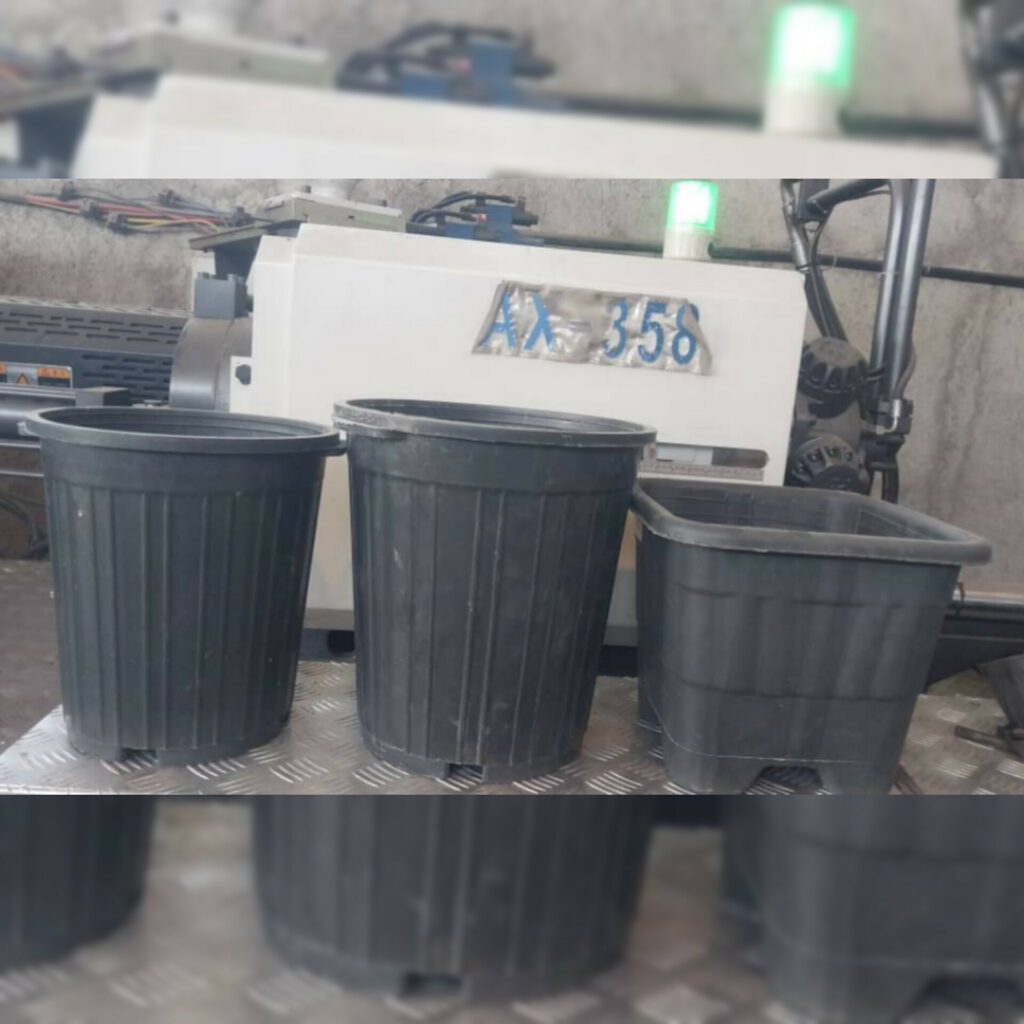 گلدان‌ های پلاستیکی گلخانه‌ای