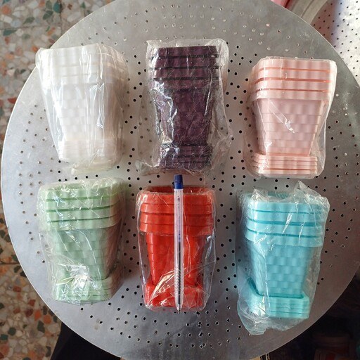 گلدان پلاستیکی کوچک رنگی