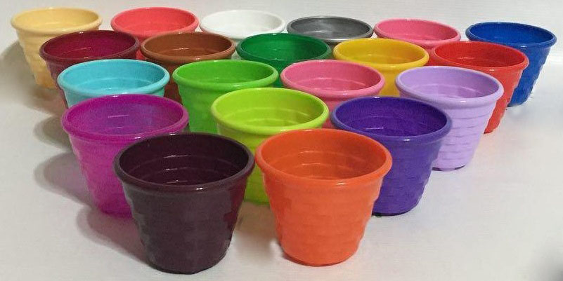 گلدان پلاستیکی کوچک رنگی