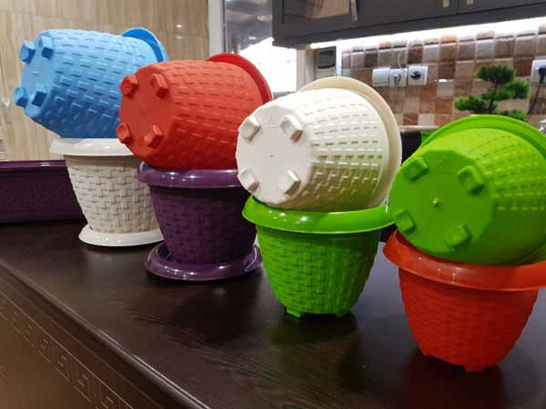 گلدان‌ های پلاستیکی کوچک